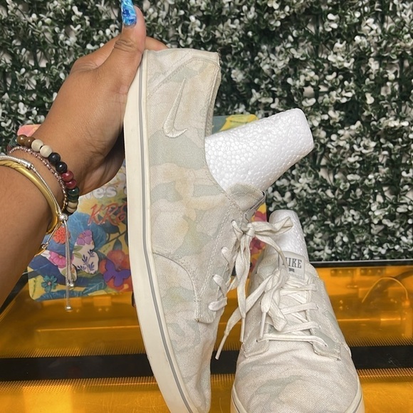 Nike Camo Sneakers - Picture 4 of 6